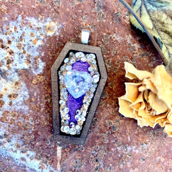 Diamond Heart Purple Coffin Pendant Diamond Lined Coffin Kitsch Spooky 👻 - Picture 1 of 1